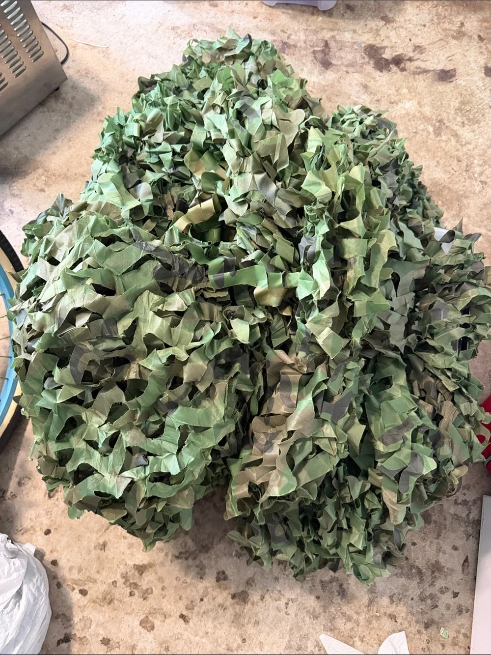 Green Camouflage Netting - bucket full great for backdrops/costumes/floats